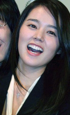 ”韓国の石原さとみ”ハン・ガインが奥様に